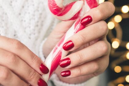 découvrez notre gamme de vernis à ongles, offrant des couleurs éclatantes et une longue tenue. parfait pour sublimer vos manucures et personnaliser votre style avec éclat.