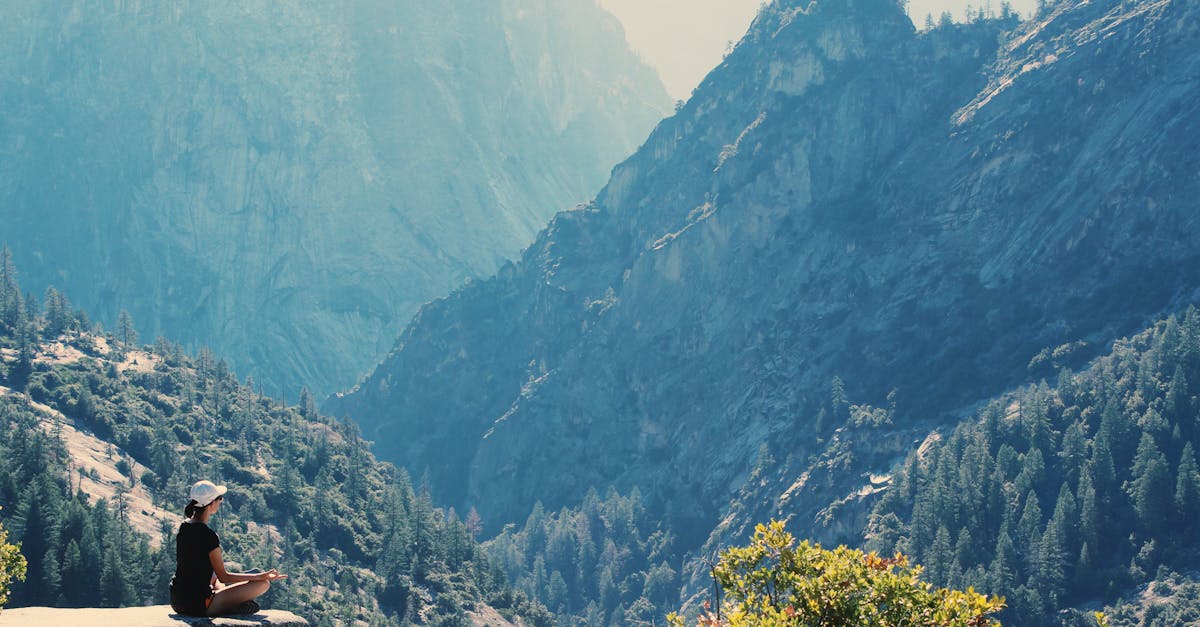 découvrez le pouvoir de la méditation pour apaiser votre esprit, réduire le stress et améliorer votre bien-être. apprenez des techniques simples pour intégrer la méditation dans votre vie quotidienne et transformez votre routine en un moment de sérénité.