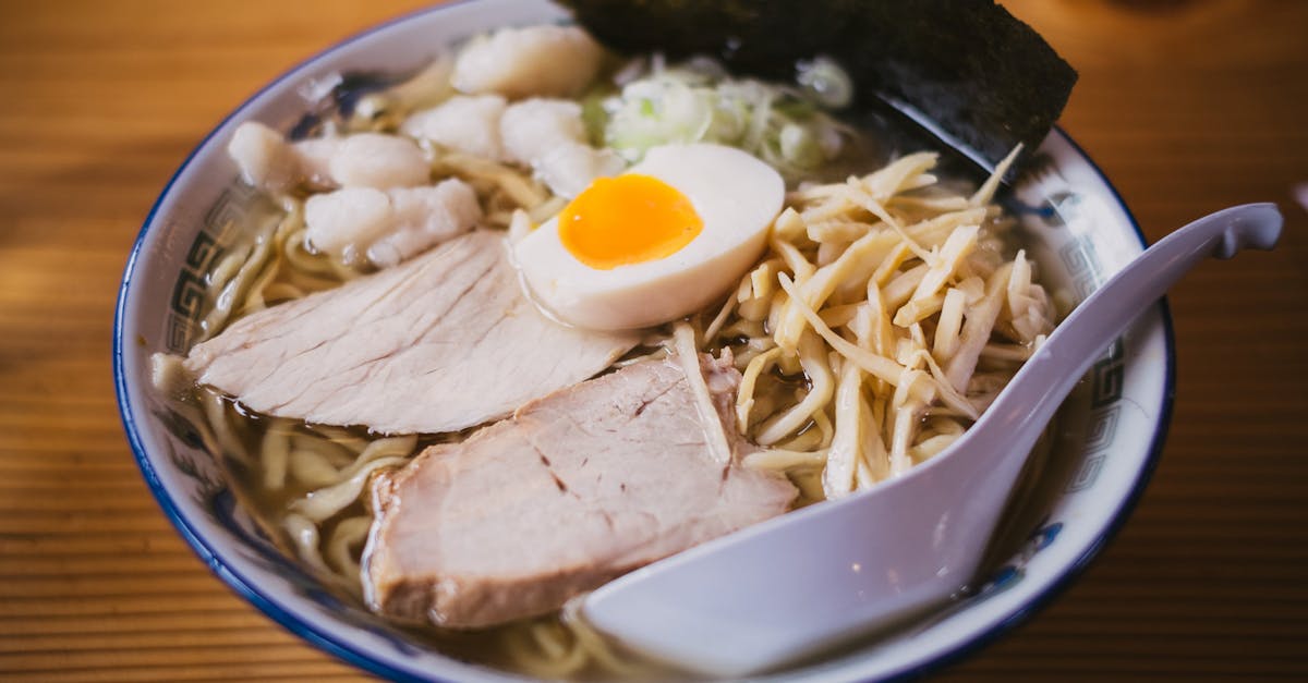 découvrez l'art culinaire japonais à travers des plats savoureux et authentiques. explorez les saveurs uniques des sushis, ramen et tempura, tout en apprenant sur la culture et les traditions qui entourent la cuisine du japon.