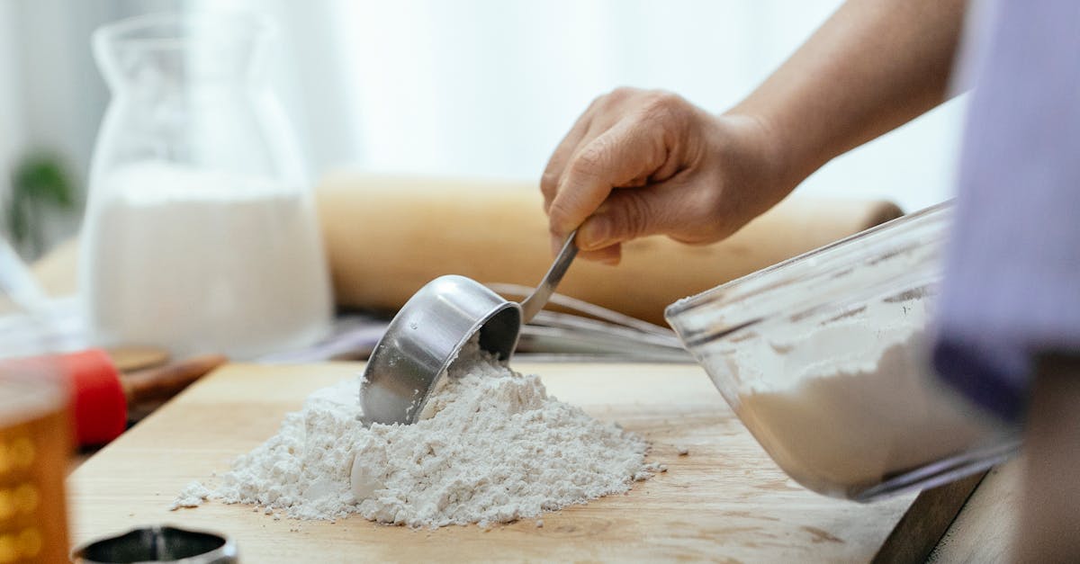 découvrez les dangers cachés de la pâte à gâteau crue : risques de salmonelles, allergies alimentaires et conseils essentiels pour une dégustation en toute sécurité.