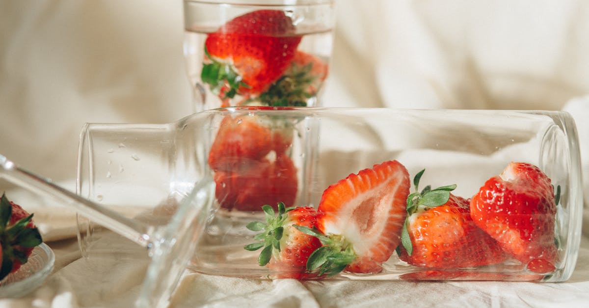 découvrez les délices des fraises, un fruit juteux et sucré aux bienfaits nutritifs incroyables. apprenez tout sur leur culture, leurs recettes savoureuses et comment les intégrer dans votre alimentation quotidienne.