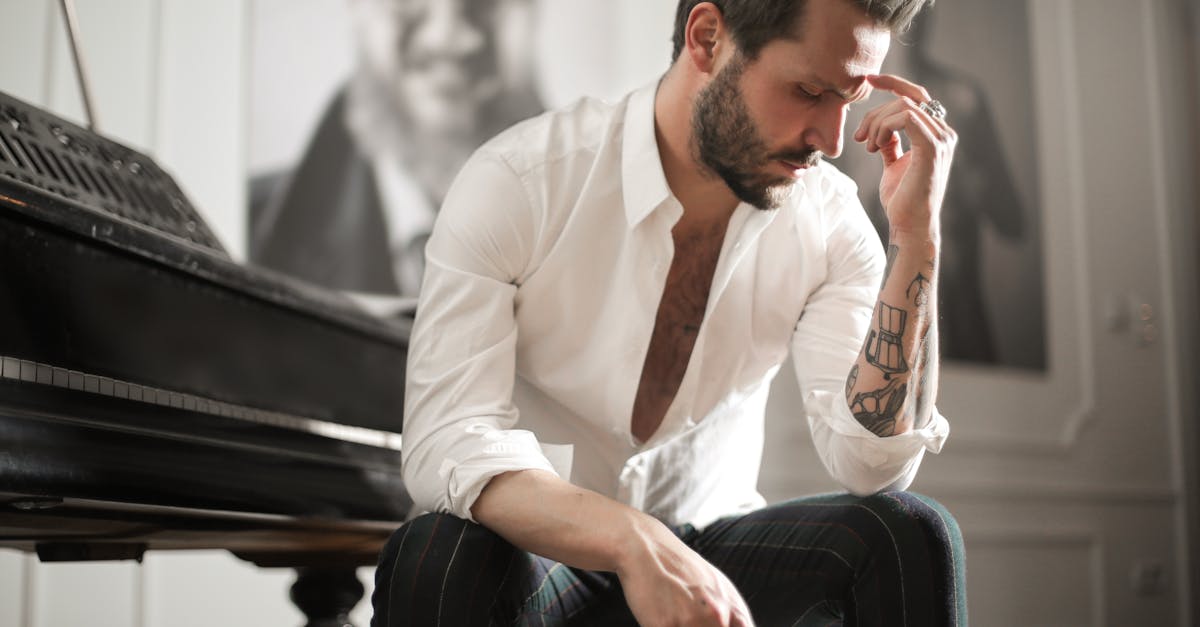 découvrez des idées inspirantes de tatouages dans le dos, allant des motifs délicats aux œuvres d'art complètes. trouvez le design parfait pour exprimer votre personnalité et votre style avec notre sélection unique de tatouages dorsaux.