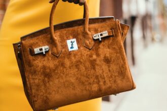 découvrez notre collection de sacs tendance, alliant style et fonctionnalité. que vous recherchiez un sac à main élégant, un sac de voyage pratique ou un sac à dos moderne, nous avons ce qu'il vous faut pour compléter votre look. profitez de la qualité et du design pour toute occasion.