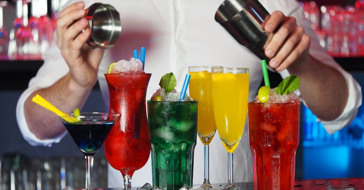 découvrez un monde de saveurs avec notre sélection de cocktails créatifs et raffinés. que vous soyez amateur ou expert, nos recettes vous guideront pour préparer des boissons délicieuses qui émerveilleront vos invités. laissez libre cours à votre esprit de mixologue et savourez l'art du cocktail!