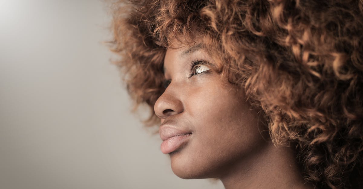 découvrez les plus belles coiffures bouclées avec notre guide sur les hairstyles curly. inspirez-vous de styles variés allant des boucles naturelles aux coiffures glamour pour sublimer vos cheveux bouclés.