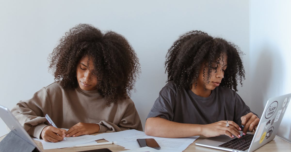 découvrez les coiffures bouclées tendances qui mettront en valeur vos cheveux. des idées inspirantes pour adopter des boucles glamour, des astuces de coiffage et des conseils d'entretien pour sublimer votre chevelure. que vous ayez des cheveux naturellement bouclés ou que vous souhaitiez créer des ondulations, trouvez le style parfait pour chaque occasion.