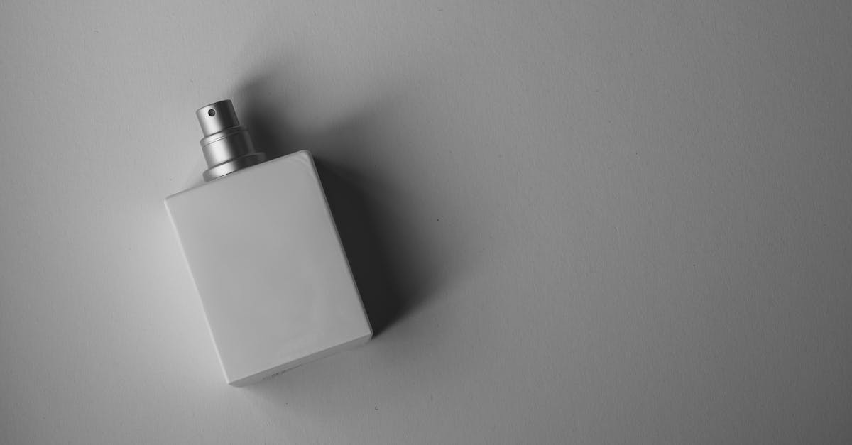 découvrez une sélection de parfums discount à des prix imbattables. trouvez votre fragrance idéale sans compromettre votre budget et profitez d'une essence unique qui vous accompagne au quotidien.