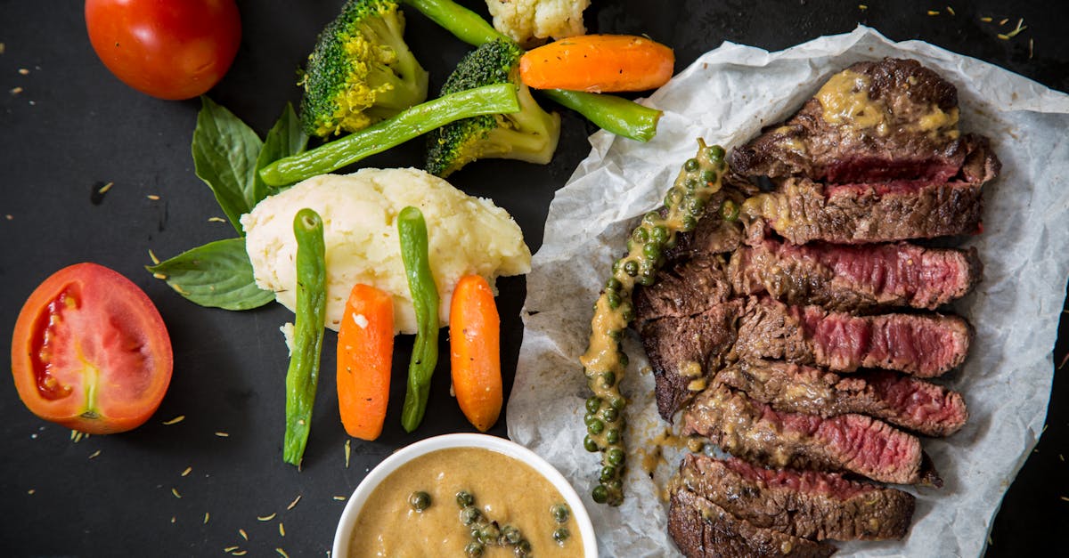 découvrez la sauce gribiche, une délicieuse préparation à base de jaunes d'œufs, de moutarde et d'herbes fraîches, parfaite pour accompagner vos plats de poisson, viandes ou légumes. apprenez à réaliser cette recette traditionnelle française qui ajoutera une touche de fraîcheur et de saveur à vos repas.