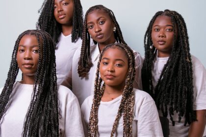 découvrez les dernières tendances de coiffures pour tous les styles et toutes les occasions. que vous cherchiez des idées pour un look quotidien ou une occasion spéciale, trouvez l'inspiration pour transformer votre chevelure avec élégance et créativité.