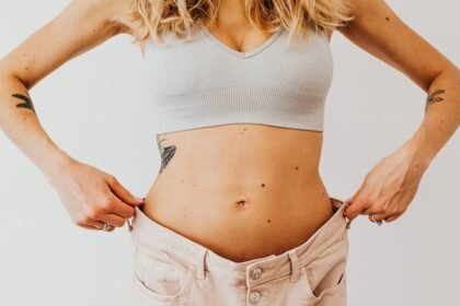 découvrez l'art des tatouages minimalistes : un style épuré et élégant, parfait pour ceux qui recherchent un design subtil et significatif. explorez des idées inspirantes et trouvez le tatouage qui vous correspond.