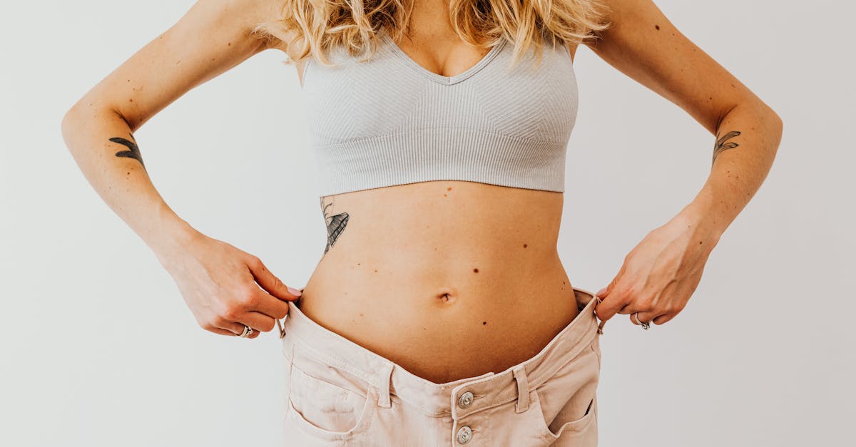 découvrez l'art des tatouages minimalistes : un style épuré et élégant, parfait pour ceux qui recherchent un design subtil et significatif. explorez des idées inspirantes et trouvez le tatouage qui vous correspond.