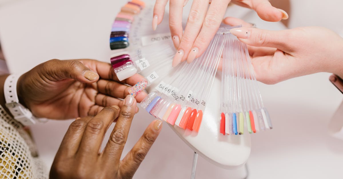 découvrez l'univers fascinant du nail art : des designs créatifs, des techniques innovantes et des astuces pour sublimer vos ongles. laissez libre cours à votre imagination et apprenez à réaliser des manucures uniques qui reflètent votre style personnel.
