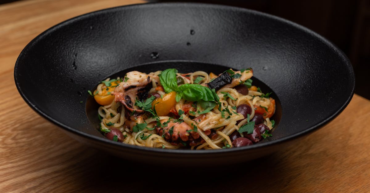 découvrez notre délicieuse pasta box, un plat gourmand et pratique, idéal pour les amateurs de pâtes. savourez des recettes variées, préparées avec des ingrédients frais et de qualité. parfait pour un repas rapide ou un pique-nique réussi, la pasta box est l'option savoureuse qui ravira vos papilles !