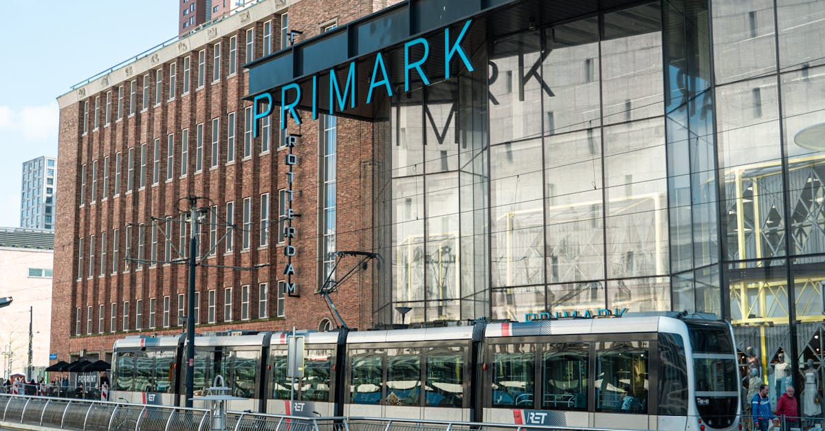 découvrez primark, la destination incontournable pour des vêtements à la mode, des accessoires tendance et des articles pour la maison à prix mini. profitez de nos collections diversifiées et renouvelées régulièrement pour toute la famille, le tout sans se ruiner !