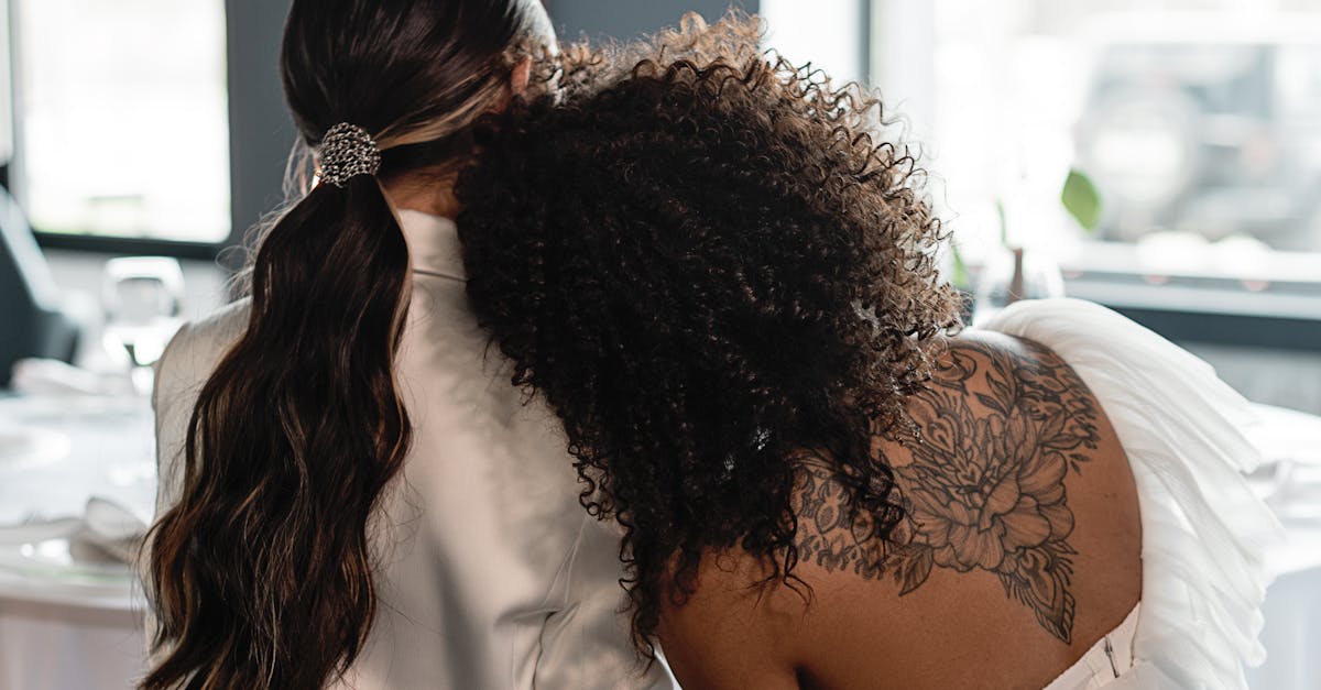 découvrez l'univers fascinant des tatouages d'épaules, une forme d'art corporel qui allie créativité et style. explorez des designs uniques, des significations profondes et des conseils pour choisir le tatouage parfait qui mettra en valeur votre personnalité.