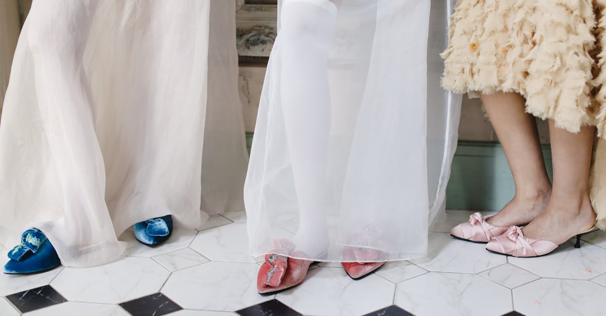 découvrez notre collection de jupes tendance pour toutes les occasions. du style décontracté au chic élégant, trouvez la jupe parfaite qui mettra en valeur votre silhouette et complétera votre garde-robe. osez exprimer votre style unique avec nos modèles variés !