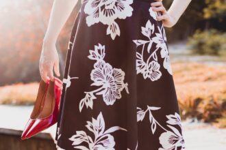 découvrez notre collection de jupes élégantes et tendances, idéales pour toutes les occasions. que vous recherchiez une jupe chic pour le bureau ou un modèle décontracté pour vos sorties, notre sélection saura répondre à toutes vos envies de mode.