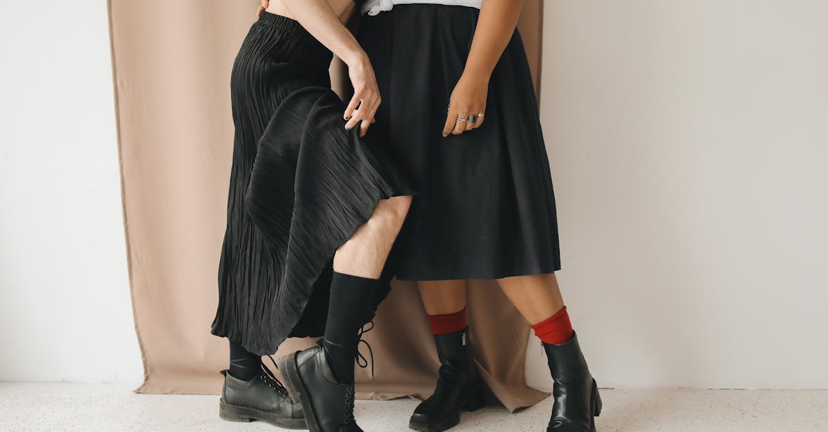 découvrez notre collection de jupes tendance, alliant style et confort. que ce soit pour une occasion spéciale ou pour le quotidien, nos jupes sont conçues pour sublimer chaque silhouette. explorez des modèles variés : jupes longues, courtes, plissées ou patineuses, et trouvez celle qui vous correspond !