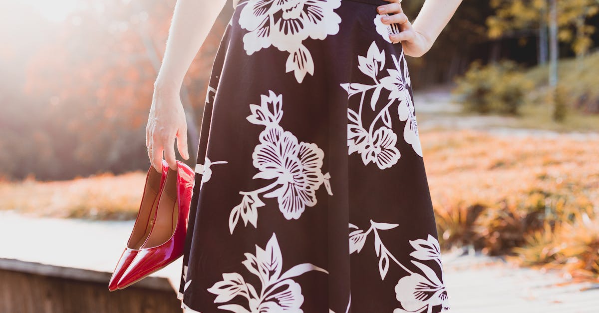découvrez notre collection de jupes élégantes et tendances, idéales pour toutes les occasions. que vous recherchiez une jupe chic pour le bureau ou un modèle décontracté pour vos sorties, notre sélection saura répondre à toutes vos envies de mode.