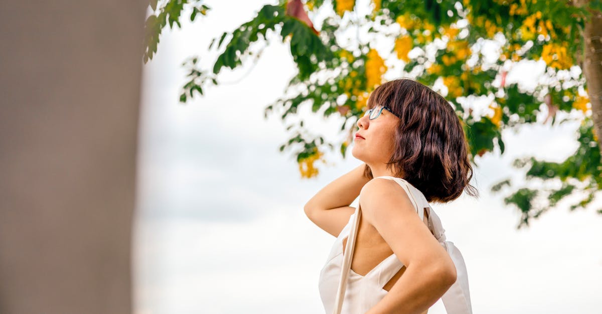 découvrez les secrets d'un teint éclatant et d'une apparence jeune. notre guide vous offre des conseils sur les soins de la peau, la nutrition et le mode de vie pour garder une allure juvénile et pleine de vitalité.
