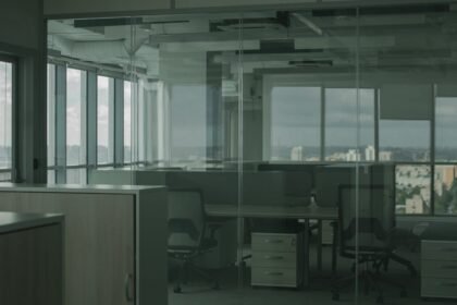 découvrez les diverses facettes de l'absence : ses causes, ses impacts et comment la gérer efficacement dans votre vie quotidienne. plongez dans l'exploration de ce concept souvent négligé.