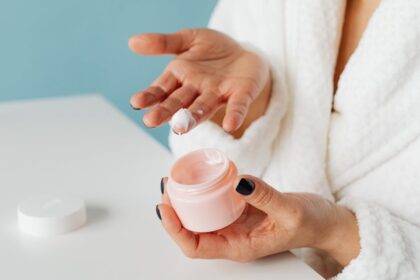 découvrez les meilleures crèmes anti-âge qui nourrissent et revitalisent votre peau. combattez les signes du vieillissement avec des formules innovantes qui ciblent rides, ridules et perte d'élasticité. offrez à votre peau le soin qu'elle mérite pour un teint éclatant et youthful.