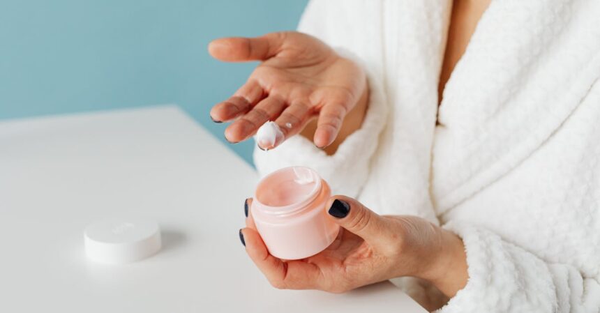 découvrez les meilleures crèmes anti-âge qui nourrissent et revitalisent votre peau. combattez les signes du vieillissement avec des formules innovantes qui ciblent rides, ridules et perte d'élasticité. offrez à votre peau le soin qu'elle mérite pour un teint éclatant et youthful.