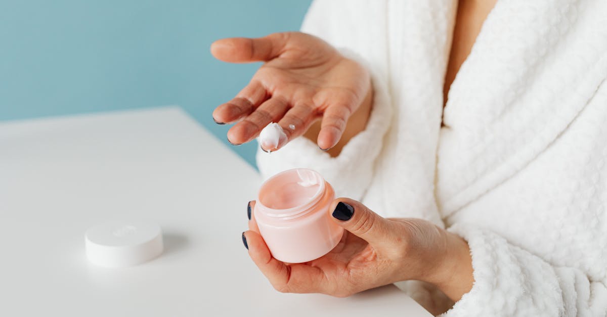 découvrez les meilleures crèmes anti-âge qui nourrissent et revitalisent votre peau. combattez les signes du vieillissement avec des formules innovantes qui ciblent rides, ridules et perte d'élasticité. offrez à votre peau le soin qu'elle mérite pour un teint éclatant et youthful.
