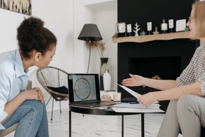 découvrez les signes astraux et leur influence sur votre personnalité et votre destin. explorez les caractéristiques, compatibilités et mystères des différentes constellations qui façonnent votre quotidien.