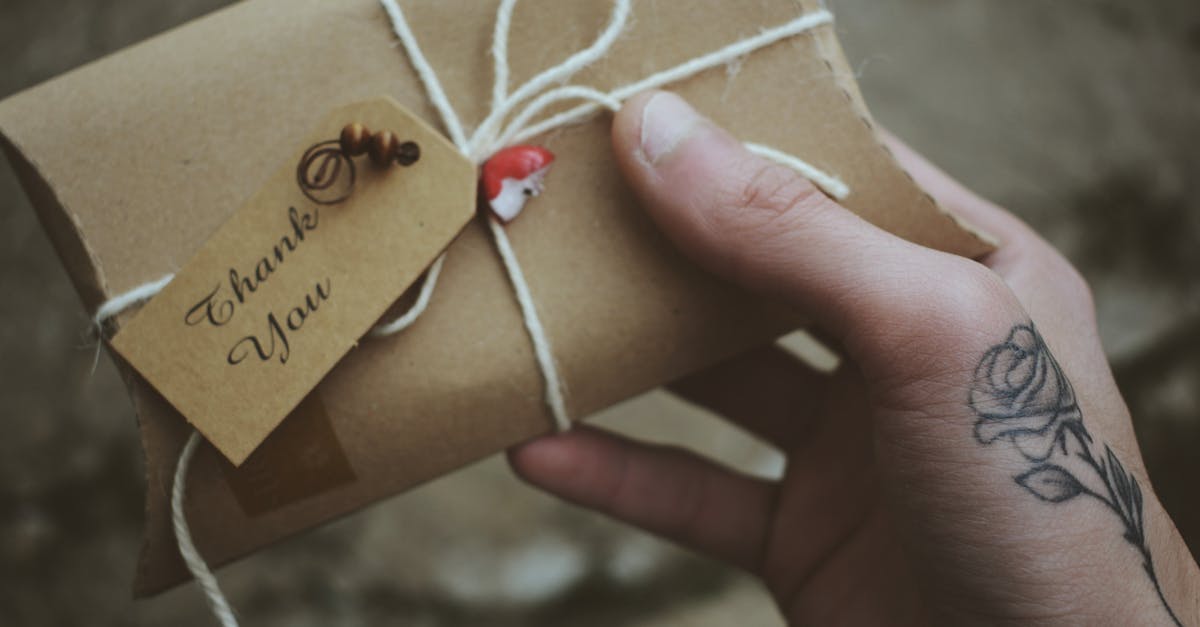 découvrez la beauté des gestes authentiques qui transcendent les mots. plongez dans un monde d'expressions sincères et de connexions humaines profondes, révélant la richesse de la communication non verbale.