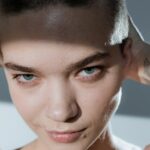 découvrez le style de coupe de cheveux buzz cut, une coiffure tendance et facile à entretenir qui met en valeur votre visage et votre personnalité. apprenez les astuces pour adapter cette coupe à votre type de cheveux et à votre style personnel!