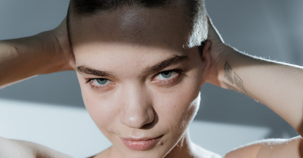 découvrez le style de coupe de cheveux buzz cut, une coiffure tendance et facile à entretenir qui met en valeur votre visage et votre personnalité. apprenez les astuces pour adapter cette coupe à votre type de cheveux et à votre style personnel!