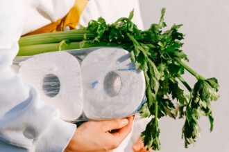 découvrez le céleri, un légume croquant et nutritif, parfait pour rehausser vos plats et améliorer votre santé. apprenez ses bienfaits, ses variétés et des idées de recettes pour l'incorporer dans votre alimentation quotidienne.