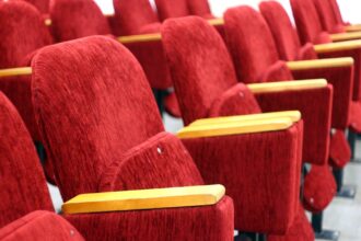 découvrez l'univers fascinant du cinéma : derières nouveautés, critiques de films, interviews des acteurs et réalisateurs, et toute l'actualité des salles obscures. plongez dans les histoires qui font rêver et émouvoir à travers les grandes œuvres du 7ème art.