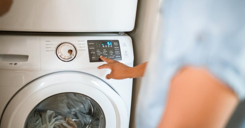 découvrez nos conseils et astuces pour bien prendre soin de vos vêtements. apprenez à entretenir vos tissus préférés, à prolonger leur durée de vie et à préserver leur éclat. transformez votre garde-robe avec des soins adaptés et simplifiez votre routine d'entretien.