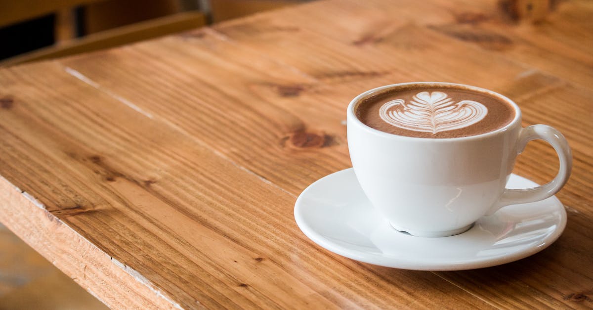 découvrez l'univers fascinant du café, de ses origines à ses méthodes de préparation. plongez dans les différents types de grains, les techniques de torréfaction et les recettes inspirantes pour savourer chaque gorgée de cette boisson emblématique.