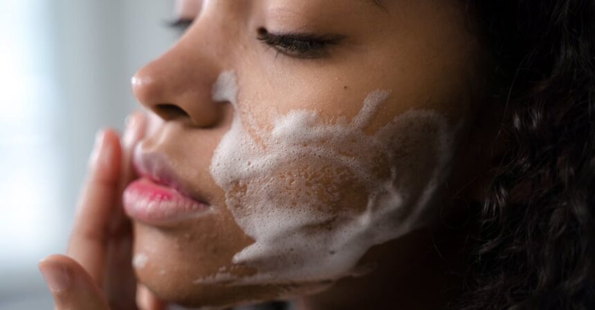 découvrez notre guide complet sur l'importance d'une routine du soir pour améliorer votre bien-être et favoriser un sommeil réparateur. apprenez des astuces pratiques et des rituels apaisants pour conclure votre journée en beauté.