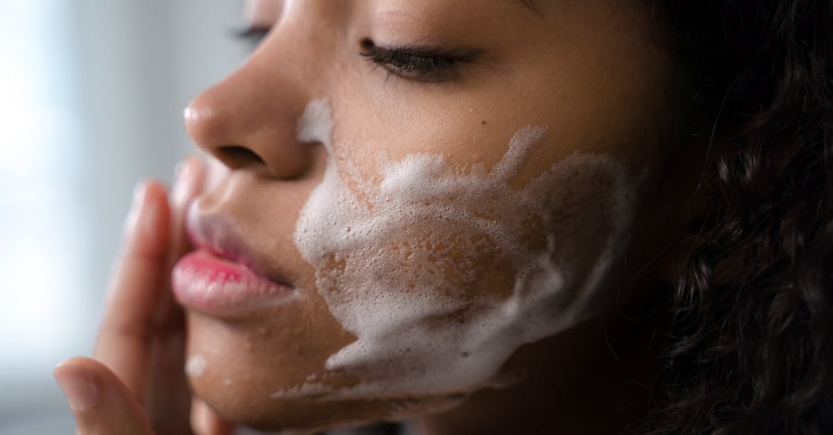 découvrez notre guide complet sur l'importance d'une routine du soir pour améliorer votre bien-être et favoriser un sommeil réparateur. apprenez des astuces pratiques et des rituels apaisants pour conclure votre journée en beauté.