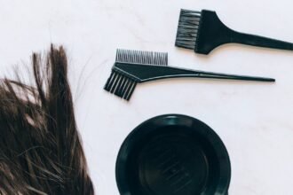 découvrez tout sur la teinture capillaire : conseils, techniques et tendances pour sublimer votre couleur de cheveux. que vous soyez novice ou expert, trouvez des astuces et produits adaptés à votre style.