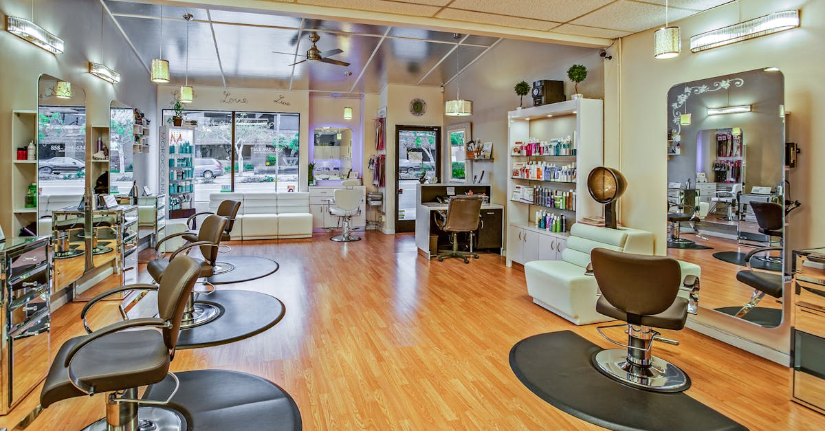 découvrez notre salon de coiffure où style et expertise se rencontrent. nos coiffeurs passionnés vous offrent des coupes tendances, des colorations éclatantes et des soins personnalisés pour sublimer votre beauté. réservez votre expérience capillaire dès aujourd'hui et laissez-nous révéler le meilleur de vous-même !