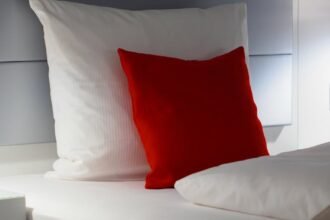 découvrez notre sélection de têtes de lit élégantes et modernes pour transformer votre chambre en un espace de repos stylé. parfaites pour tous les styles de décoration, nos têtes de lit ajoutent confort et sophistication à votre lit.