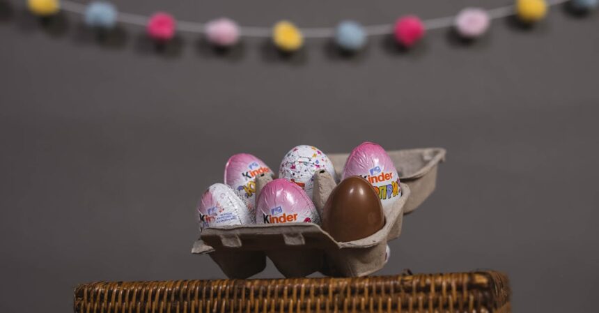 découvrez la douceur irrésistible des chocolats kinder, des douceurs au lait crémeux et à la surprise délicieuse qui raviront les petits comme les grands. une expérience gourmande à chaque bouchée!
