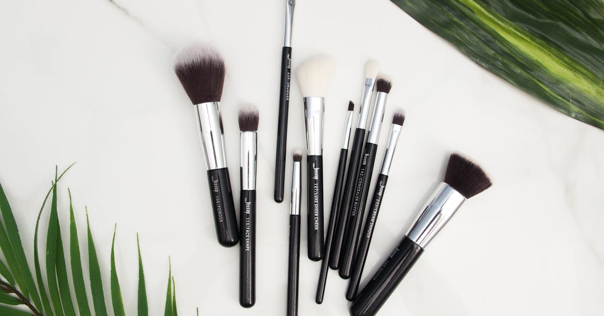 découvrez l'univers fascinant du maquillage avec nos conseils, astuces et tendances. transformez votre look grâce à des tutoriels détaillés et à des recommandations de produits qui sublimeront votre beauté naturelle. explorez les techniques de maquillage pour tous les niveaux et exprimez votre créativité !