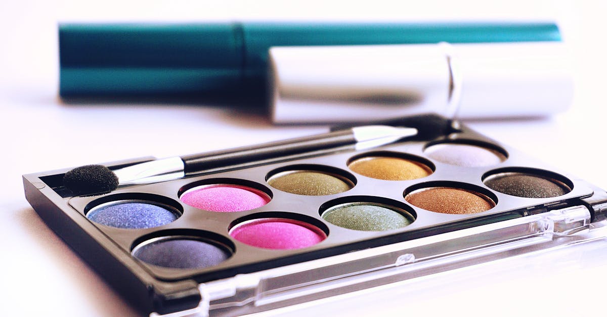 découvrez les dernières tendances en matière de maquillage avec nos conseils, astuces et tutoriels. sublimez votre beauté naturelle grâce à des produits de qualité et des techniques innovantes. explorez notre univers maquillage pour briller au quotidien.
