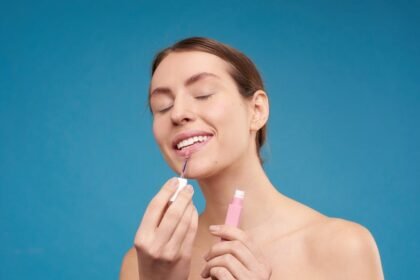 découvrez l'univers du maquillage avec nos conseils, astuces et produits incontournables pour sublimer votre beauté. apprenez des techniques professionnelles et restez à la pointe des tendances du maquillage.