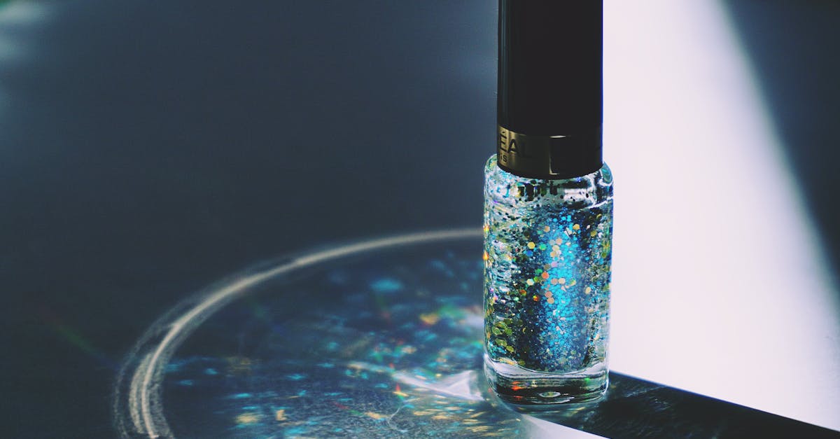 découvrez notre gamme de vernis à ongles, qui allie couleur éclatante et longue tenue. parfait pour sublimer vos manucures, nos vernis sont disponibles dans une variété de teintes tendance pour toutes les occasions.