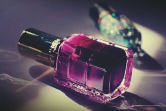 découvrez notre sélection de vernis à ongles : des couleurs éclatantes, des finitions tendance et une tenue longue durée pour sublimer vos manucures. parfait pour toutes les occasions, trouvez le vernis idéal qui saura compléter votre style !