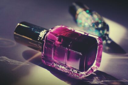 découvrez notre sélection de vernis à ongles : des couleurs éclatantes, des finitions tendance et une tenue longue durée pour sublimer vos manucures. parfait pour toutes les occasions, trouvez le vernis idéal qui saura compléter votre style !