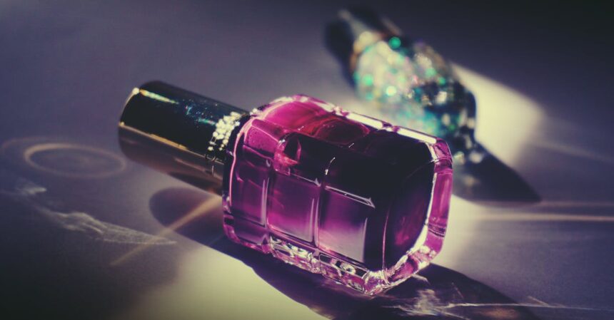 découvrez notre sélection de vernis à ongles : des couleurs éclatantes, des finitions tendance et une tenue longue durée pour sublimer vos manucures. parfait pour toutes les occasions, trouvez le vernis idéal qui saura compléter votre style !