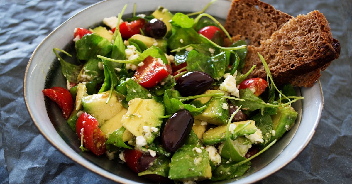 découvrez les bienfaits de l'huile d'olive, un ingrédient essentiel de la cuisine méditerranéenne. apprenez à choisir la meilleure huile d'olive pour vos plats, ses propriétés nutritives et ses utilisations variées. plongez dans l'univers du goût et de la santé avec ce produit naturel au profil aromatique riche.